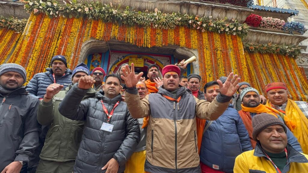 केदारनाथ में आपरेशन सिंदूर के उपलक्ष्य एंव भारती सेना के लिए विशेष पूजा रूद्राभिषेक
