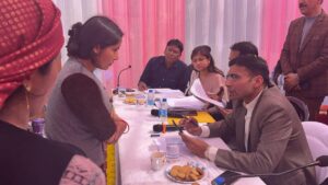 सरकार की योजनाओं का लाभ दिलाने के लिए डीएम कर रहें बहुउद्देशीय शिविर में प्रतिभाग