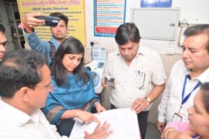 निदेशक स्वाति एस. भदौरिया ने किया हरिद्वार में विभिन्न चिकित्सा संस्थानों का निरीक्षण