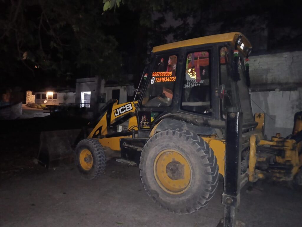 देहरादून: खनन विभाग की पुरकुल क्षेत्र में छापेमारी, जेसीबी को कब्जे में लिया