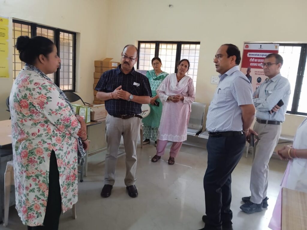 देहरादून: राज्य मानसिक स्वास्थ्य संस्थान एवं प्राथिमक स्वास्थ्य केन्द्रों के निरीक्षण पर रहे सीएमओ