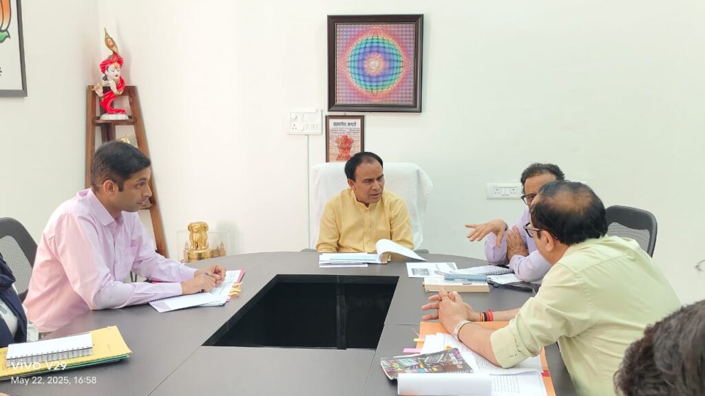 30 जून तक शासन को सौंपे कलस्टर विद्यालयों की डीपीआर, विभागीय मंत्री ने अधिकारियों को दिये निर्देश