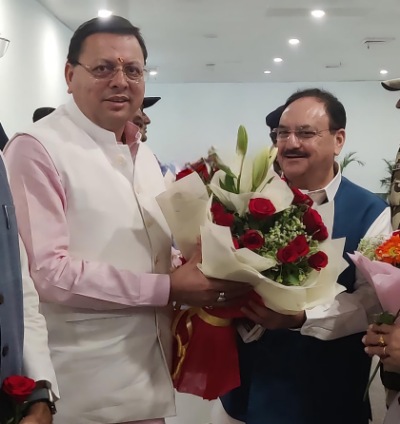 मुख्यमंत्री ने जेपी नड्डा का जौलीग्रांट एयरपोर्ट पर स्वागत किया