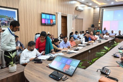 सर्वोच्च प्राथमिकता से जन शिकायतों का करें समयबद्ध निस्तारणः सीडीओ