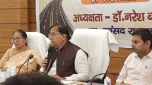 राज्यसभा सांसद नरेश बंसल ने ली सड़क सुरक्षा समिति की बैठक