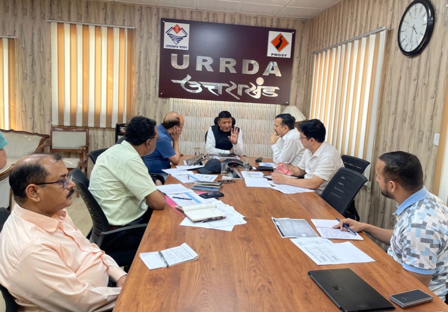 उपाध्यक्ष बिष्ट ने यूआरआरडीए के अधिकारियों व अभियन्ताओं के साथ की समीक्षा बैठक