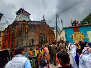 बदरीनाथ धाम के समीप माणा स्थित भगवान श्री घंटाकर्ण मंदिर के कपाट खुले 