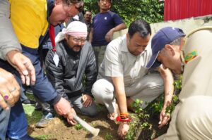 “एक पेड़ मां के नाम” अभियान के तहत बीकेटीसी अध्यक्ष हेमंत द्विवेदी ने बदरीनाथ में किया वृक्षारोपण
