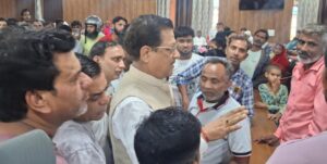बिना पुनर्वास के एक भी मलिन बस्ती को उजड़ने नहीं देंगे: सूर्यकांत धस्माना