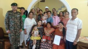 “कारगिल शहीदों को सलाम: सेना के जवान पहुँचे घर-घर, परिजनों को भेंट किए स्मृति सम्मान चिन्ह”