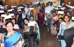 टिहरी में ग्रामीण क्षेत्र की नवनियुक्त कार्यकत्रियों और सहायिकाओं को दिए नियुक्ति पत्र