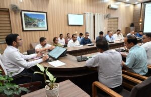 जिले के सरकारी अस्पतालों को आधुनिक सुविधाओं से आच्छादित करने में जुटे डीएम