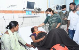 कैबिनेट मंत्री रेखा आर्या ने जाना घायलों का हाल