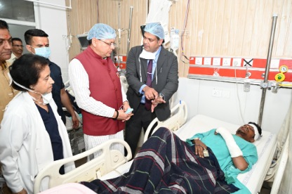 सीएम धामी पहुंचे एम्स ऋषिकेश, रुद्रप्रयाग बस दुर्घटना में घायल यात्रियों का हाल-चाल जाना