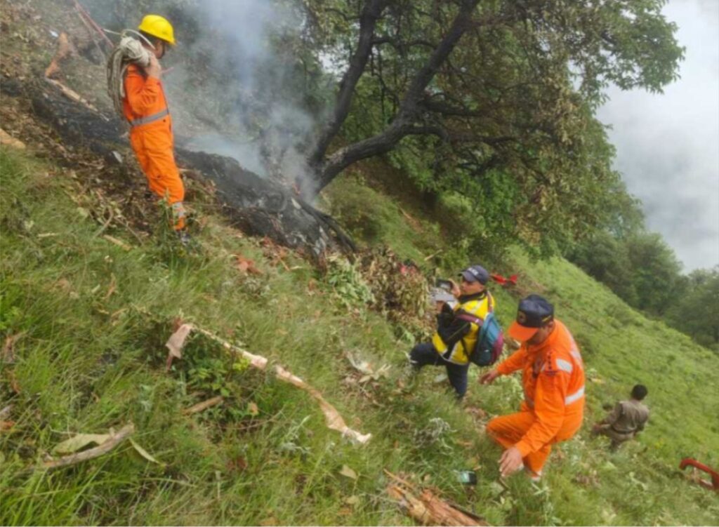 दुखद: केदारनाथ जा रहा हेलिकॉप्टर क्रैश, सात की मौत