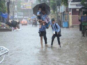 उत्तराखंड: प्रदेश में भारी बारिश की चेतावनी, नौ जिलों में रेड अलर्ट 