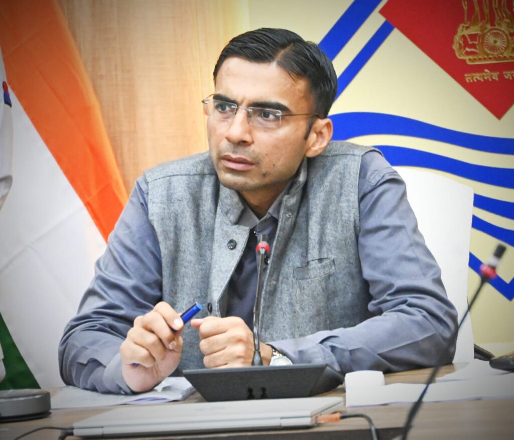 देहरादून: डीएम का एक्शन, स्कूल फीस को लेकर कार्रवाई