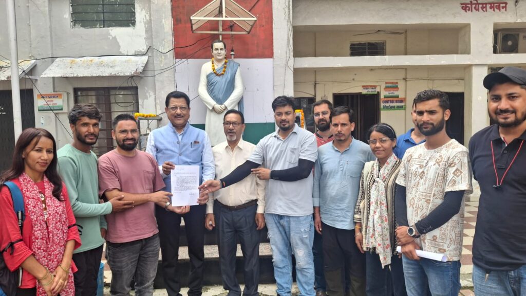 चयनित एलटी प्रतिनिधिमंडल ने कांग्रेस प्रदेश उपाध्यक्ष धस्माना को दिया ज्ञापन