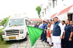 मुख्यमंत्री ने टनकपुर से कैलाश मानसरोवर यात्रा के पहले दल को हरी झंडी दिखाकर किया रवाना
