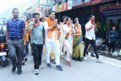 जिला पंचायत चुनाव प्रचार में उतरी कैबिनेट मंत्री रेखा आर्या