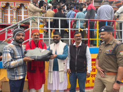 बीकेटीसी एवं नगरपंचायत बदरीनाथ के संयुक्त तत्वावधान में पर्यावरण मित्रों का सम्मान एवं वर्दी वितरण कार्यक्रम संपन्न