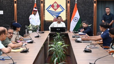 ‘बेटी बचाओ बेटी पढ़ाओं’ योजना से बेटियों को आगे बढ़ायें : डीएम