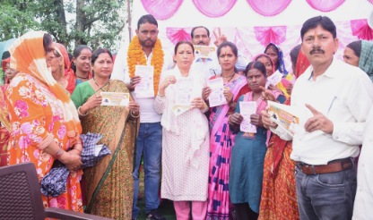 अल्मोड़ा में कैबिनेट मंत्री रेखा आर्या ने किया चुनाव प्रचार