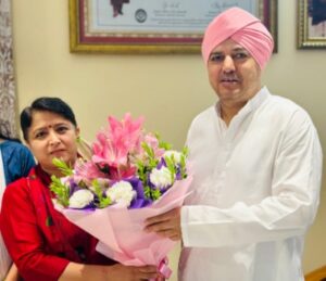 कांग्रेस महिला अध्यक्ष ज्योति रौतेला ने महंत श्री देवेन्द्र दास महाराज से की शिष्टाचार भेंट