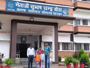 देहरादून: डीएम ने गरीब परिवार के तीन बच्चों का छात्रवास में कराया दाखिला