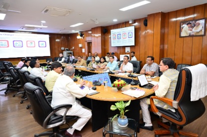 पात्र लोगों को ही मिले योजना का लाभ, मुख्यमंत्री की आवास विभाग की बैठक में अधिकारियों को सख्त निर्देश