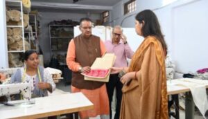 मंत्री गणेश जोशी ने भीमल, कंडाली और भांग से बन रहे उत्पादों का किया निरीक्षण