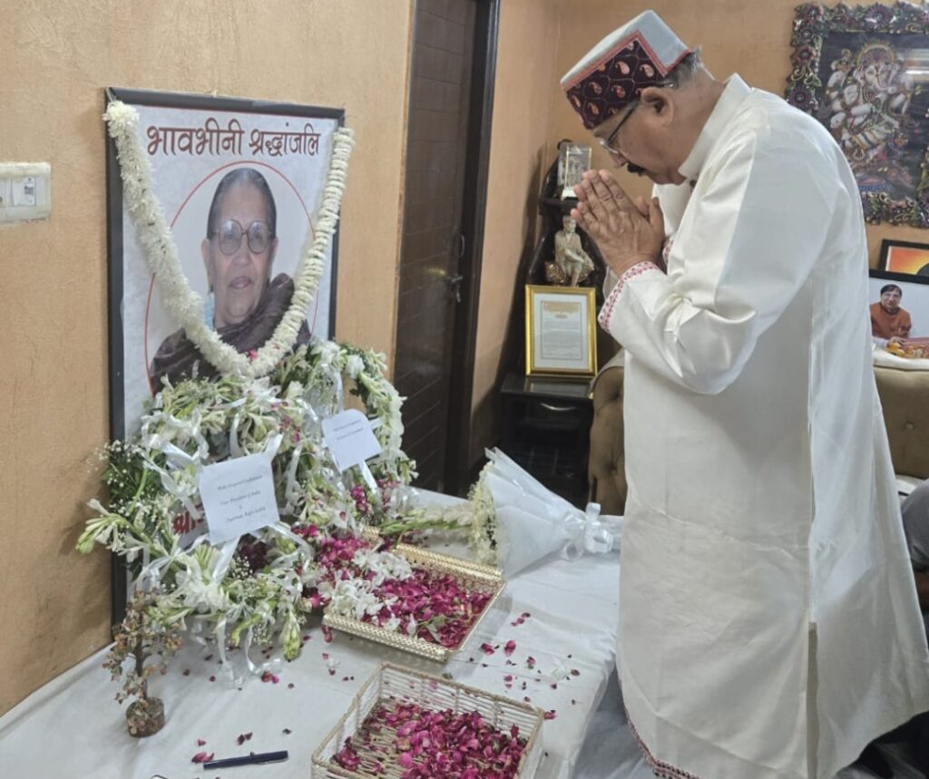 महाराज ने नरेश बंसल की माता के निधन पर श्रृद्धा सुमन अर्पित किए