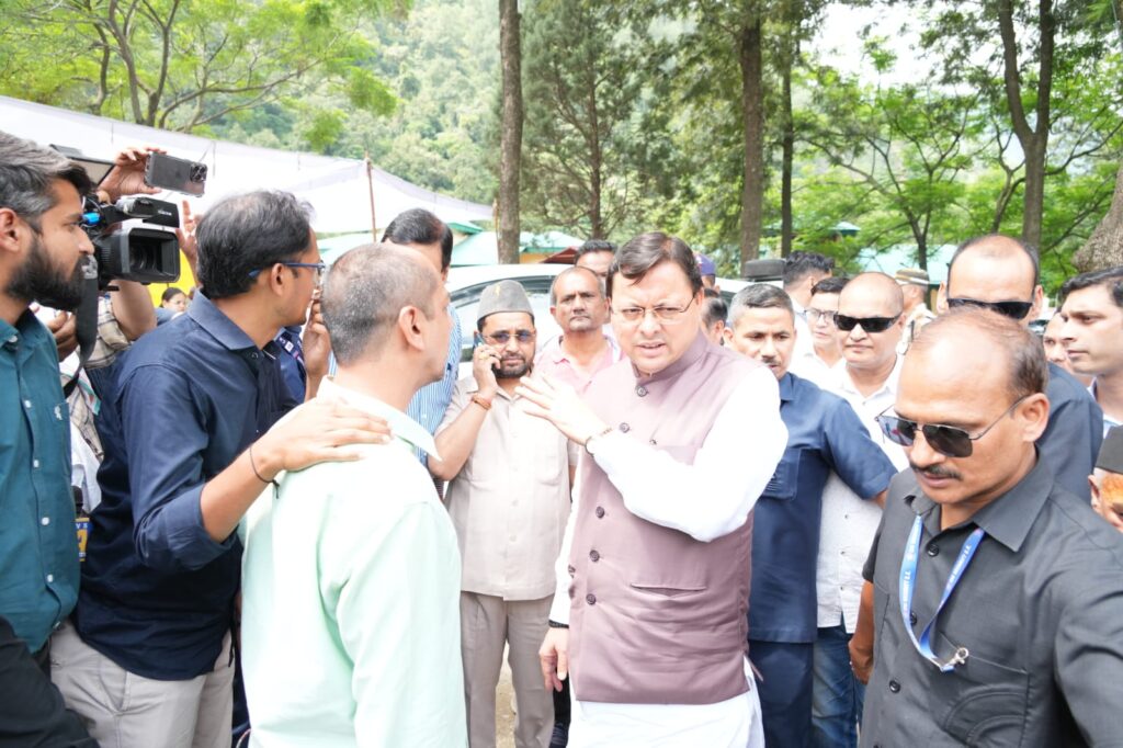 उत्तरकाशी में रेस्क्यू युद्धस्तर पर जारी, आज भी मुख्यमंत्री ग्राउंड जीरो पर