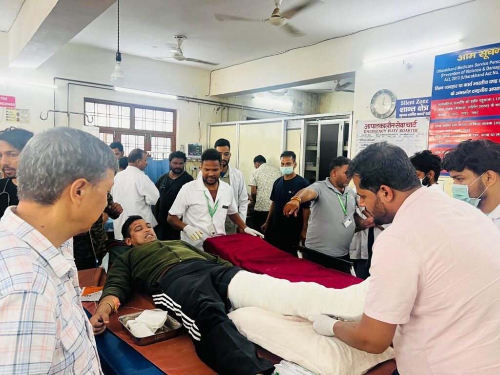 उत्तरकाशी: स्वास्थ्य टीमें बनीं जीवन रक्षक, चौबीसों घंटे राहत व उपचार में जुटी मेडिकल टीमें