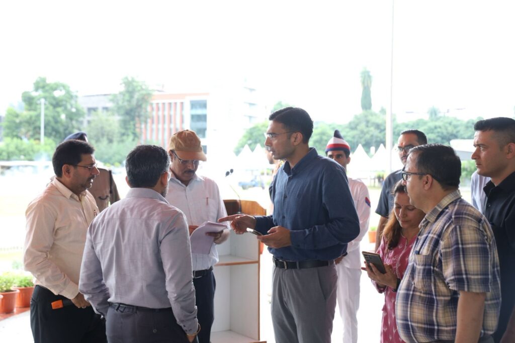 देहरादून परेड ग्राउंड में स्वतंत्रता दिवस समारोह की तैयारियां पूरी, डीएम ने लिया व्यवस्थाओं का जायजा