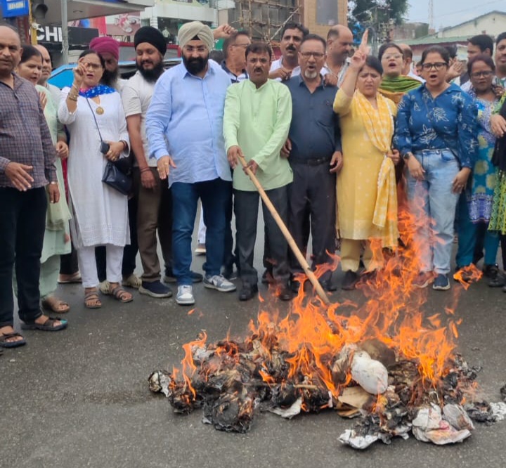 कांग्रेस अनुसूचित जाति के प्रदेश अध्यक्ष के नेतृत्व में  प्रदेश भर में भाजपा सरकार के खिलाफ जोरदार प्रदर्शन