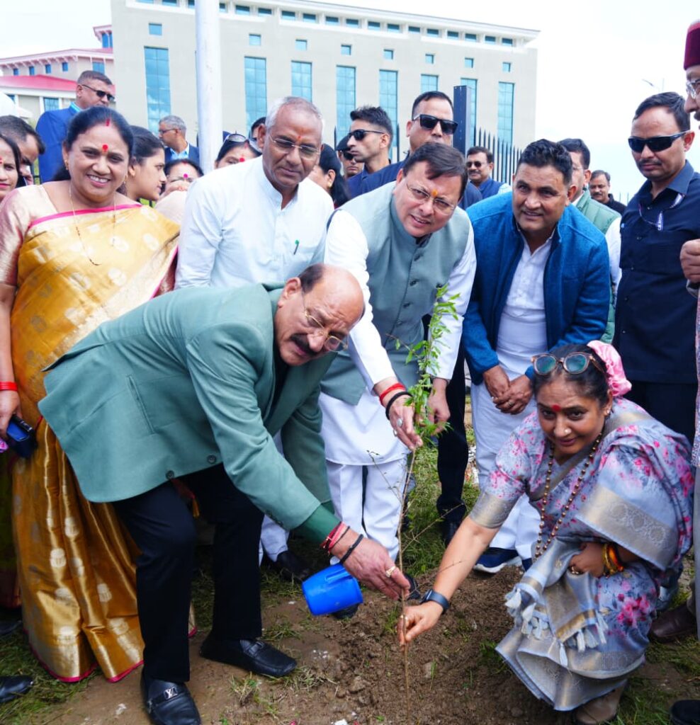 मुख्यमंत्री और विधानसभा अध्यक्ष ने गैरसैंण में किया पौधा रोपण 