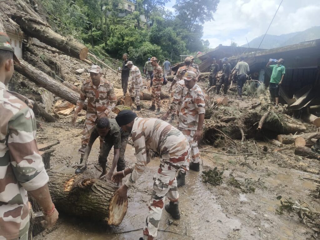 थराली में युद्धस्तर पर जारी राहत एवं बचाव अभियान, मुख्यमंत्री ले रहे पल-पल की अपडेट
