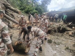 थराली में युद्धस्तर पर जारी राहत एवं बचाव अभियान, मुख्यमंत्री ले रहे पल-पल की अपडेट