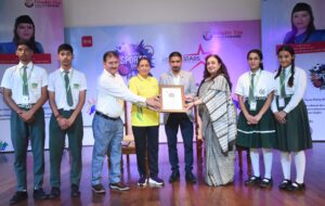 खेल मंत्री ने 20 स्कूलों के चैंपियन खिलाड़ियों को किया सम्मानित