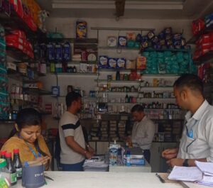 देहरादून: जिला प्रशासन की मेडिकल स्टोर पर छापेमारी, दवाई बिक्री पर लगाया प्रतिबन्ध