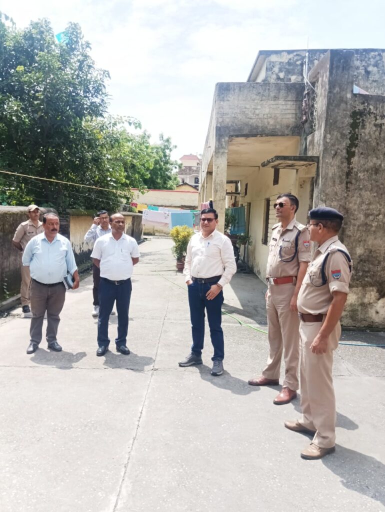 अपर जिलाधिकारी ने नैनीताल पुलिस कार्मिकों के लिए आवास निर्माण भूमि स्थल चयन का किया परीक्षण