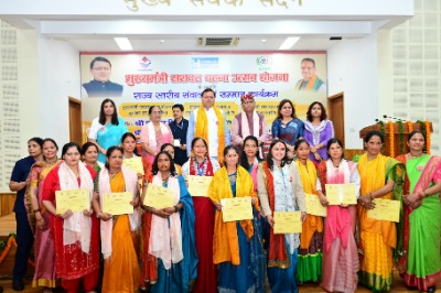 सीएम ने महिला स्वयं सहायता समूहों को किया सम्मानित