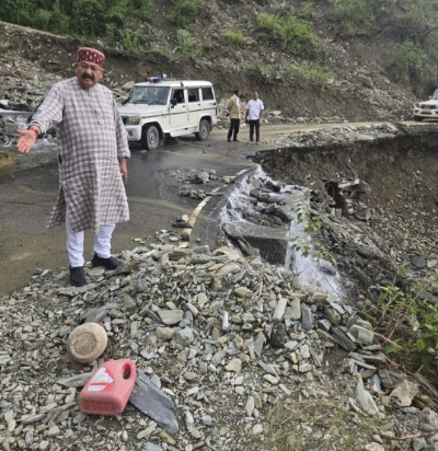 कैबिनेट मंत्री महाराज ने किया आपदा प्रभावित क्षेत्रों का स्थलीय निरीक्षण