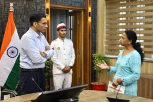 दुखियारी विधवा मां की डीएम से गुहार: बेटों से है जान का खतरा 