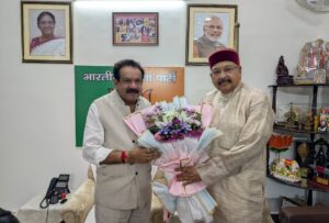 महाराज ने पंचायतीराज राज्य मंत्री बघेल से की शिष्टाचार भेंट