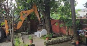 अवैध रूप से बनाई गई तीन अवैध मजारों पर धामी सरकार का चला बुलडोजर 