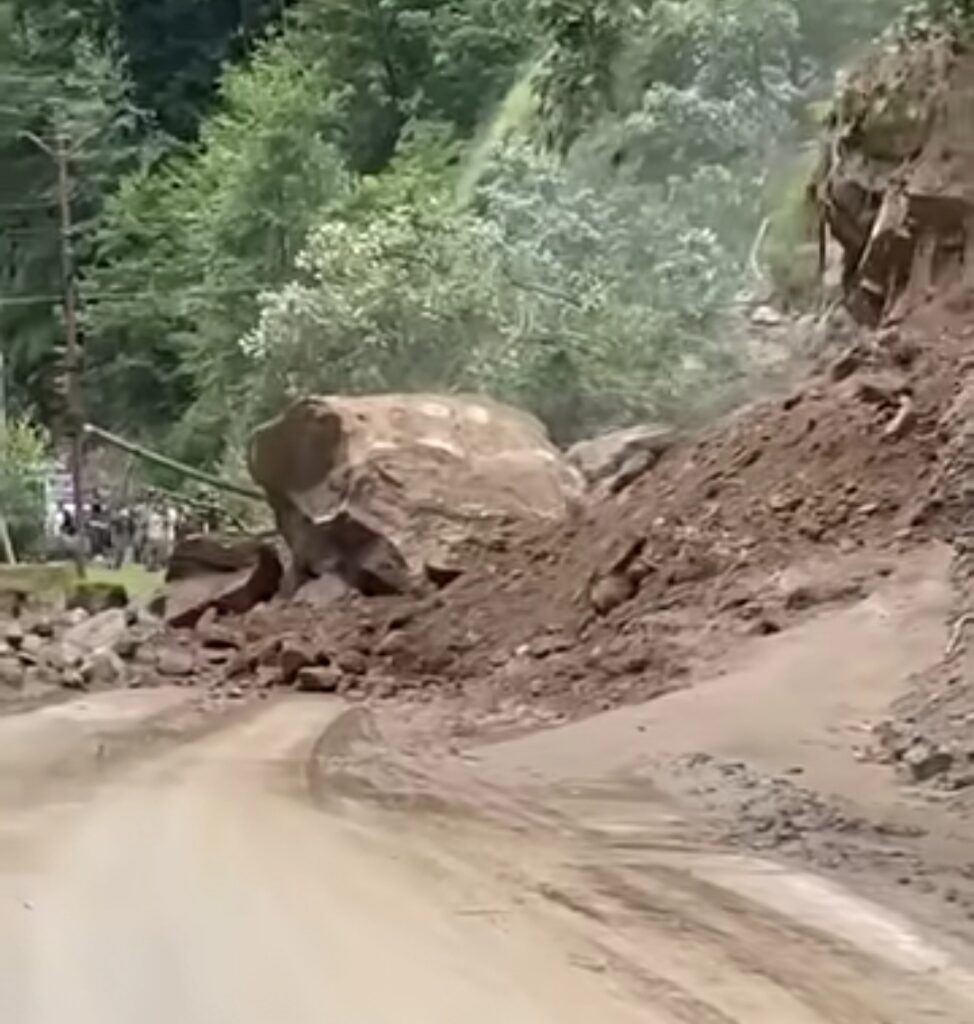 मानसून से लोनिवि को 55438.16 लाख से अधिक का नुकसान, 26 सौ से अधिक सड़कें क्षतिग्रस्त