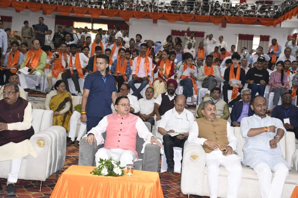 मुख्यमंत्री ने नैनीताल में पीएम के मन की बात का 126वां संस्करण सुना