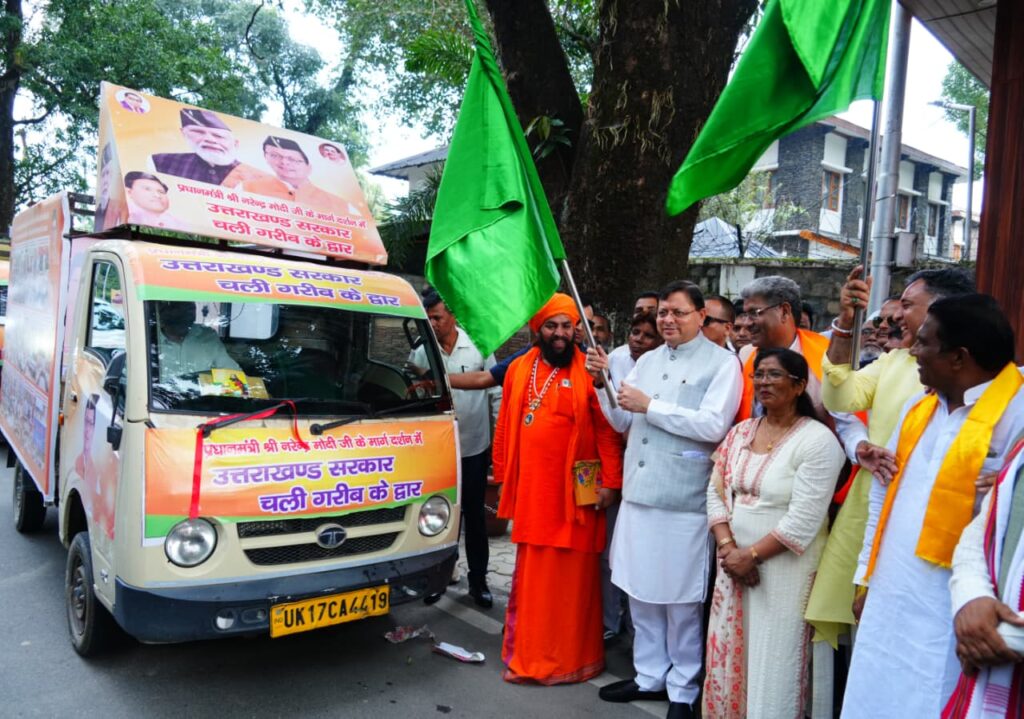 सीएम ने डॉ. भीमराव अम्बेडकर समाज कल्याण बहुउद्देशीय शिविर रथ को हरी झंडी दिखाकर रवाना किया